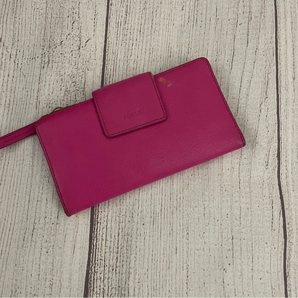 Fossil Women's Leather Hot Pink Wallet - Slight Blemish